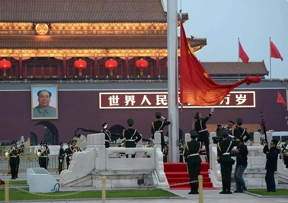 幼儿园升国旗用英文喊口号后续,幼儿园升国旗教孩子用英文喊口号