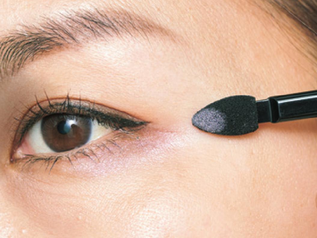 只能露出上半张脸的口罩时代，C区是修改妆容的关键