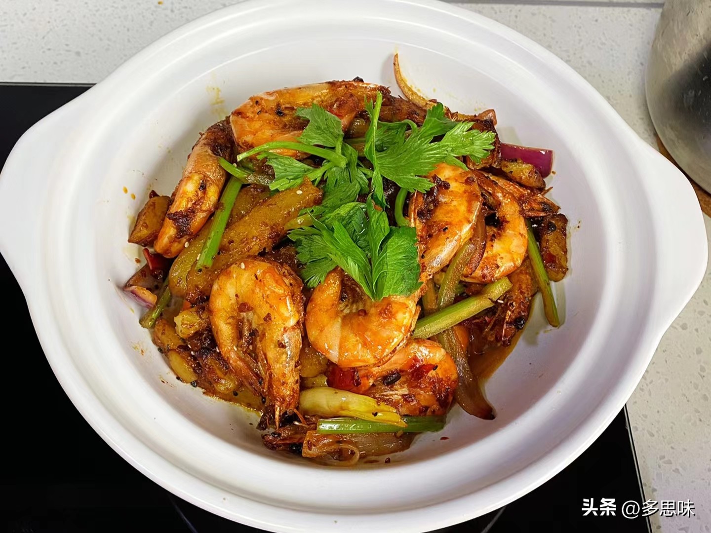 解冻大虾怎么煮最鲜最好吃,解冻大虾用凉水缓还是自然缓