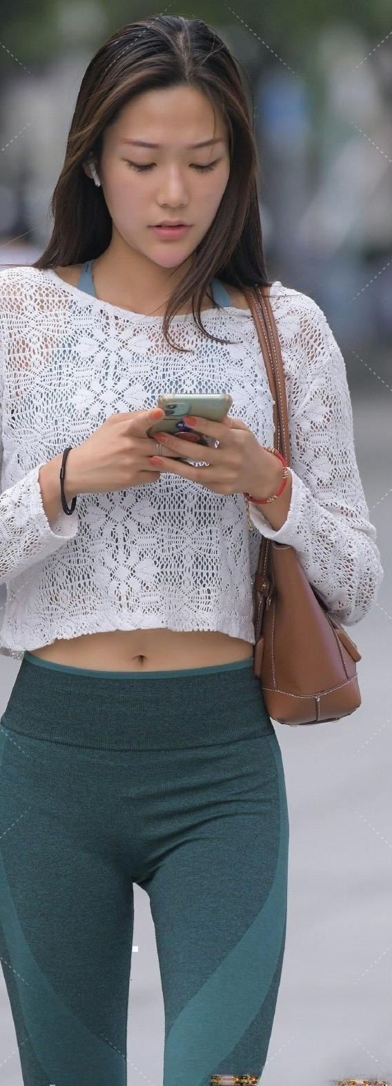 运动牛仔裤优雅穿搭,直脚牛仔裤穿搭