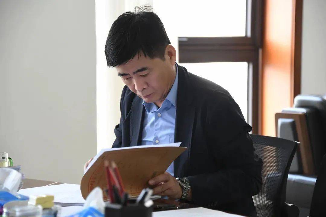 学思践悟守初心知行合一谋发展,学深悟透新思想知行合一促发展