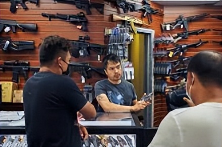 美国劫匪抢劫小卖店,美国抢劫犯不敢抢的店