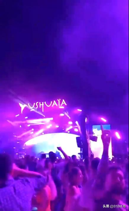 球王!梅西伊比萨岛蹦迪偶遇里贝里,刀疤脸拽着梅老板胳膊主动搭讪