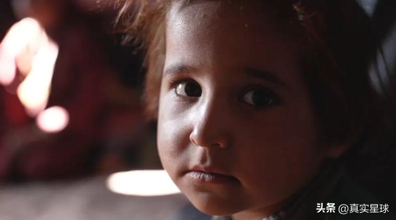 绝望阿富汗！人民排队挨刀卖肾，给婴儿吃镇定剂当饭，卖子女还债