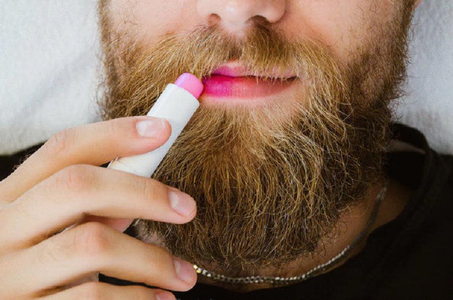 美国男子通过手术生下男孩,美国一男子顺利诞下男婴