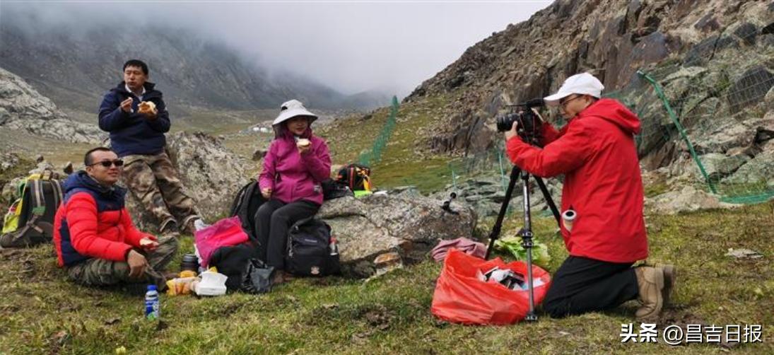 博格达峰儿童画,阜康博格达岩画