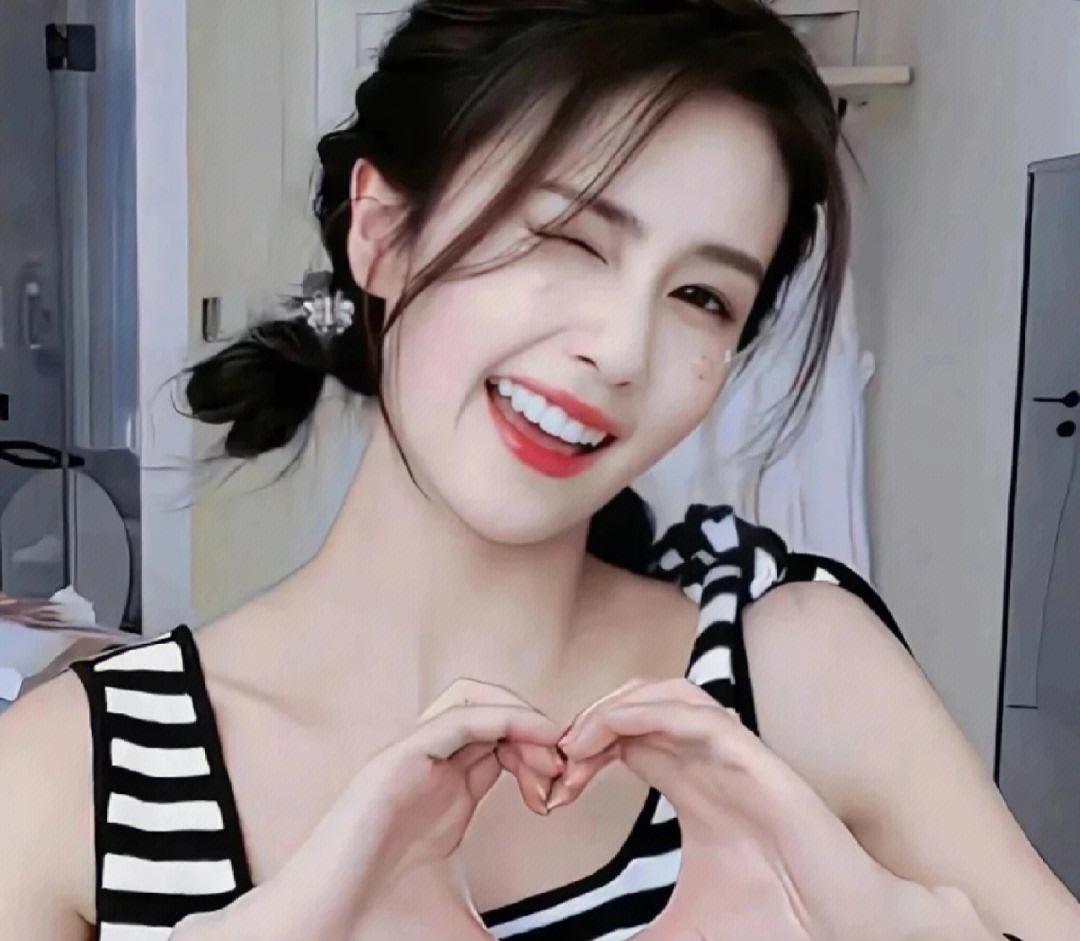 新版“林黛玉”蒋梦婕遭裙底*拍偷**，视频被广泛传播，演员愤怒发声