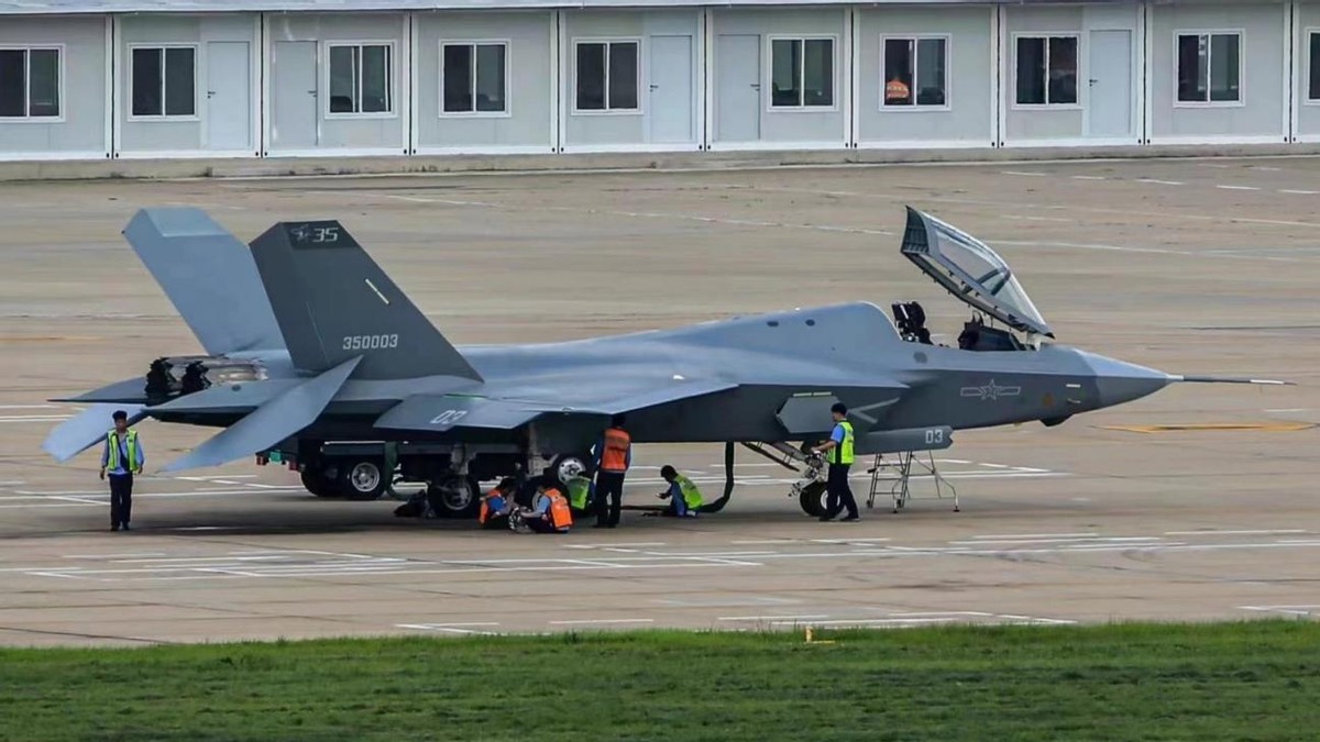 歼15首次展示,航展歼15展示武器