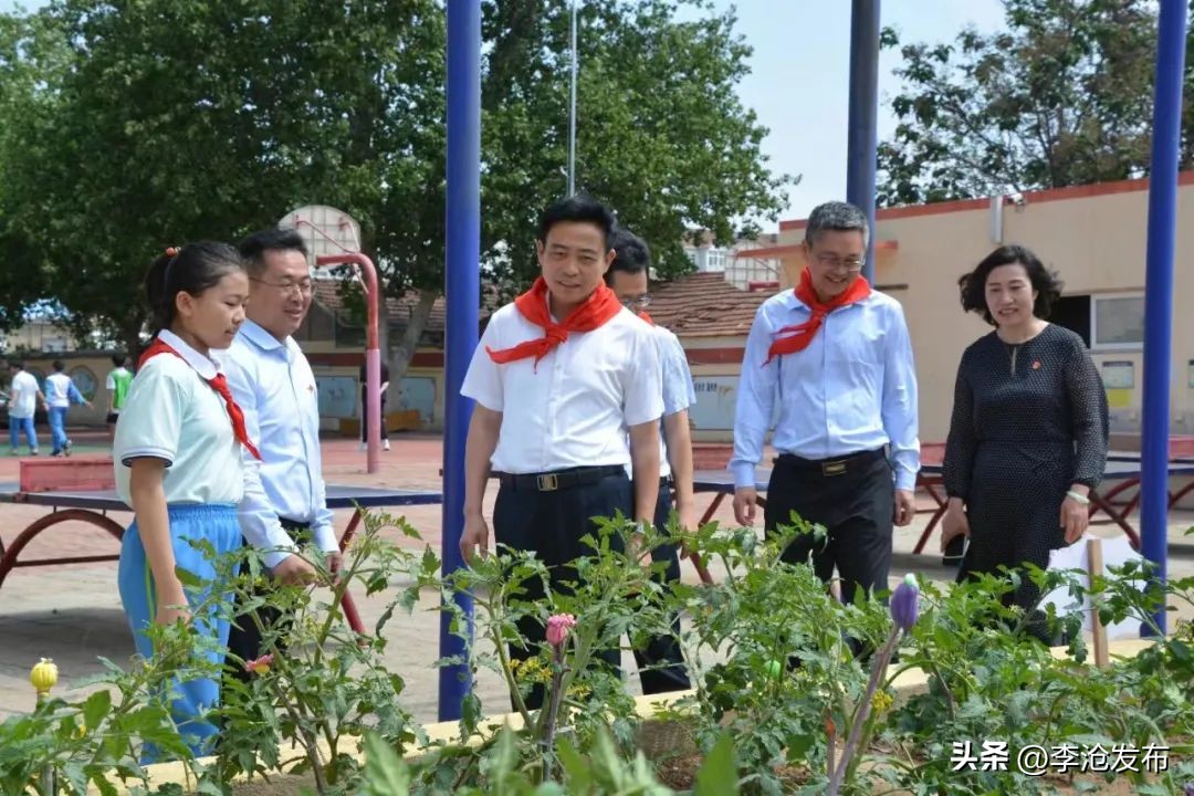 于洋、高田义走访我区部分学校，送去“六一”节日问候