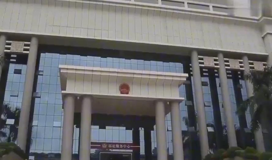 原配当街撕破小三内衣！厮杀过程看呆众人！小三被打到昏迷不醒