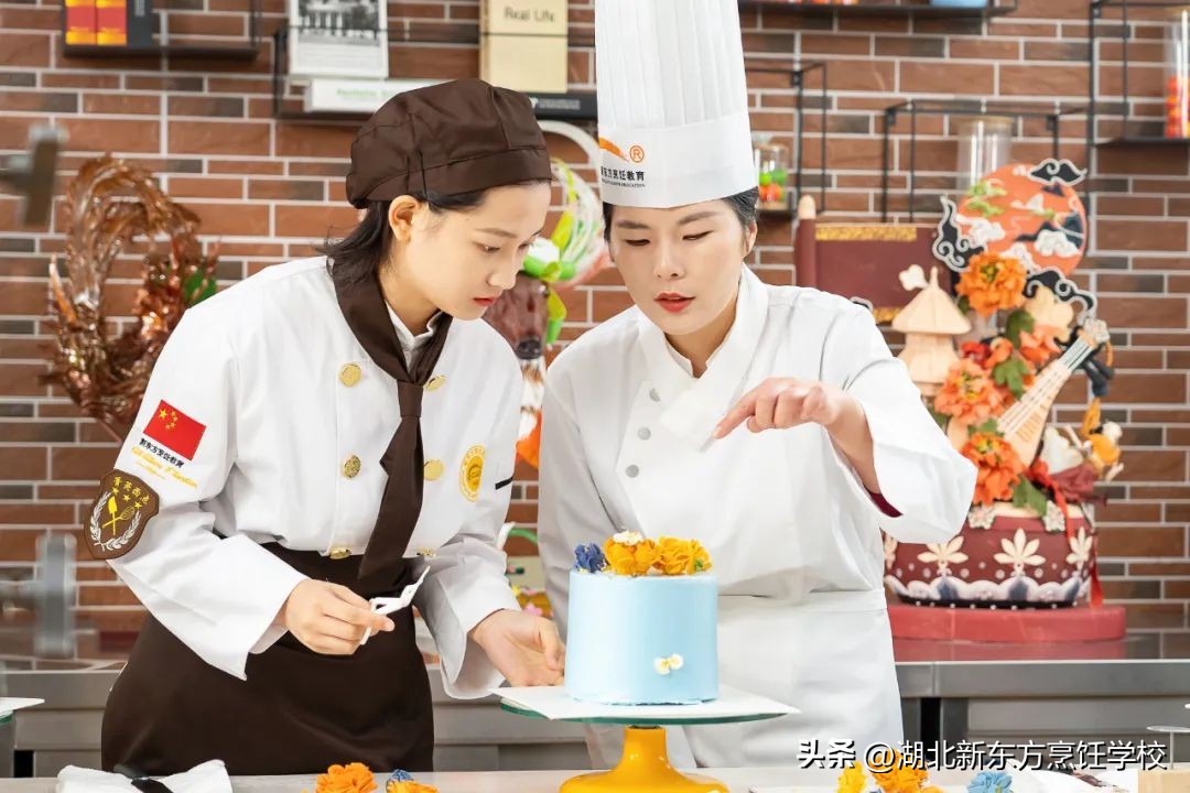 学西点烘焙去店里还是学校,学西点会学煮咖啡吗