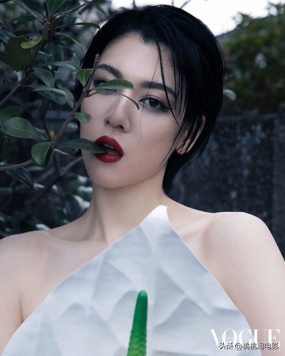 三吉彩花东京时装秀橙色外套,三吉彩花东京时装周原视频