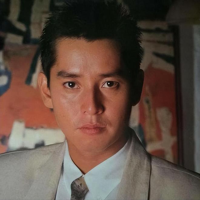 谭咏麟三人行,谭咏麟老当益壮雄风不减当年