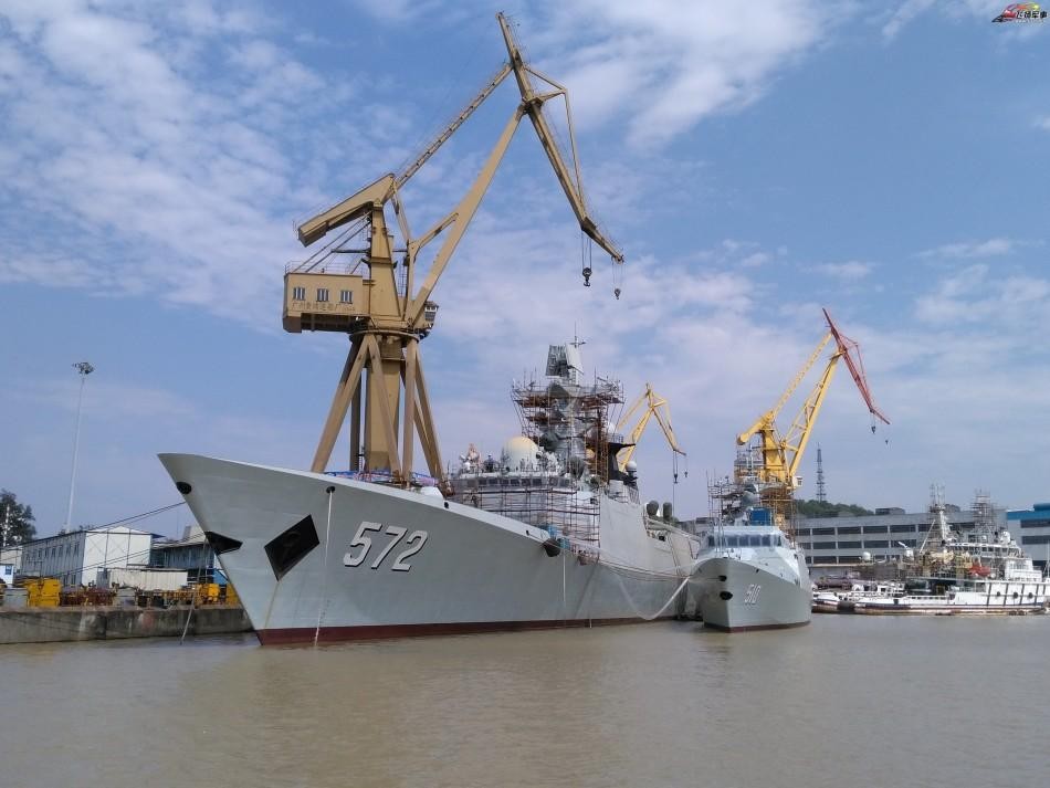 中国买过四艘航母，为何只有“瓦良格”被改造，其他三艘去哪了？