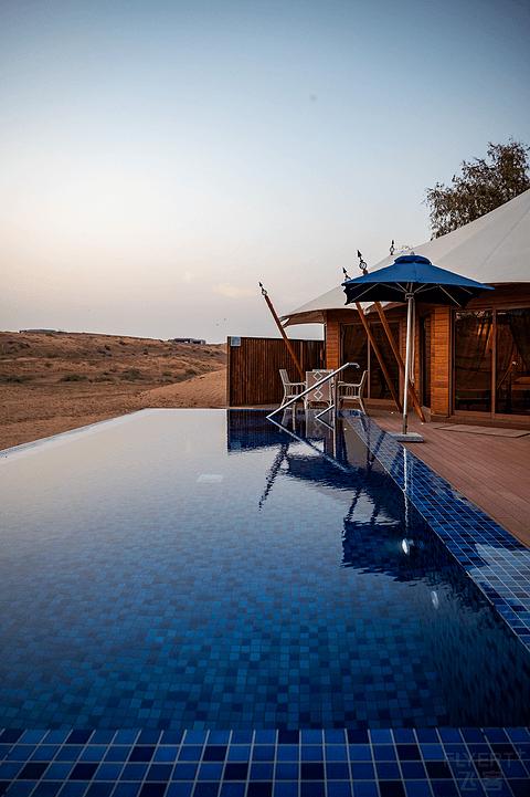 阿联酋丽思卡尔顿,阿联酋野奢帐篷