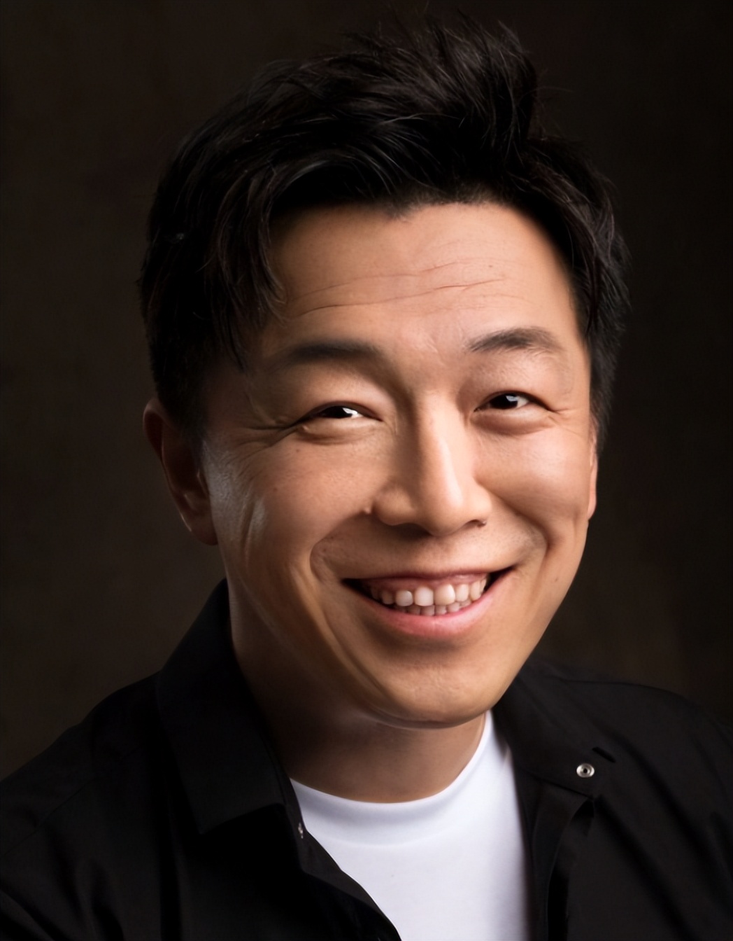 有哪些颜值逆天还有演技的男演员,颜值不高但演技好的男演员