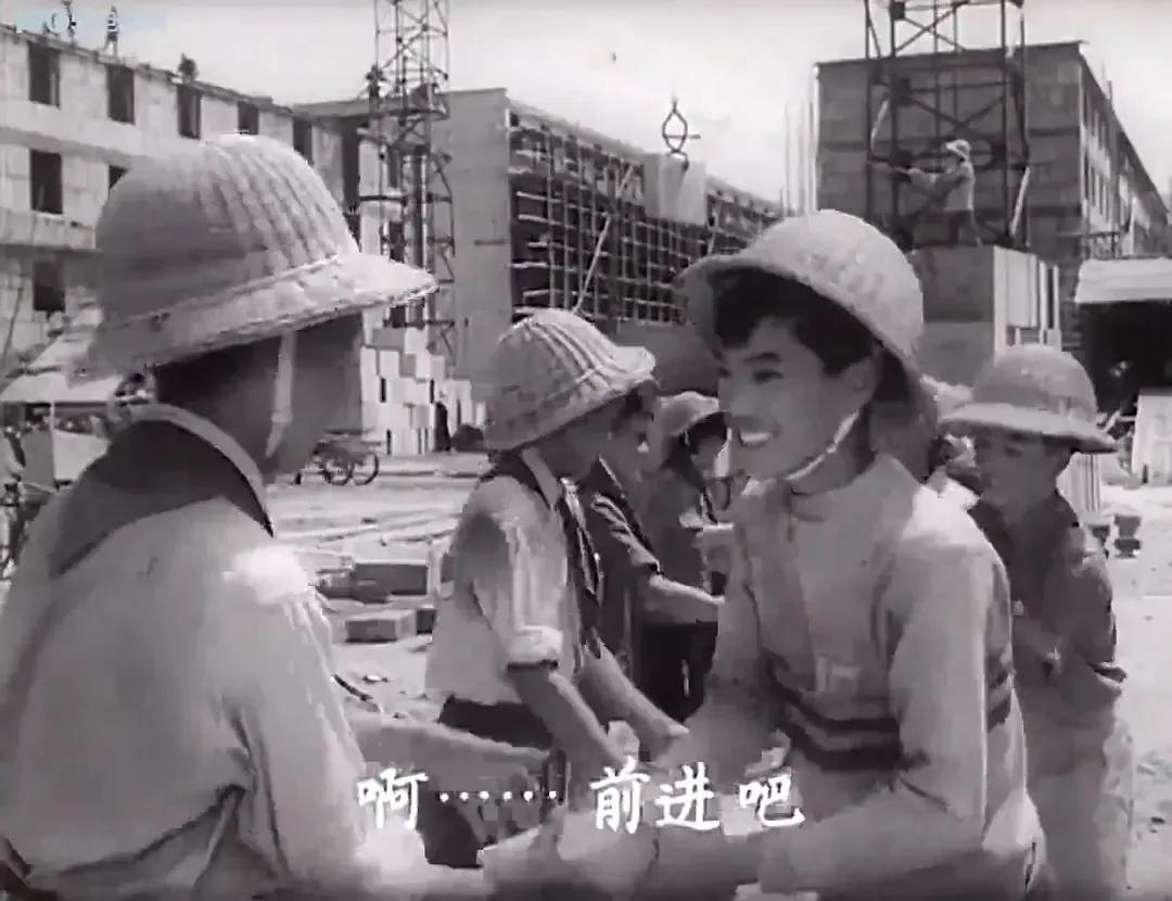 老电影海燕,老电影两个小足球队1956插曲