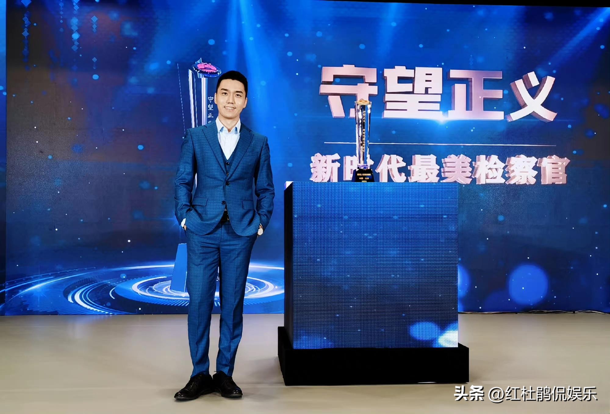 播音主持越来越卷，继张舒越之后，又一位央视主持人考取北大MFA