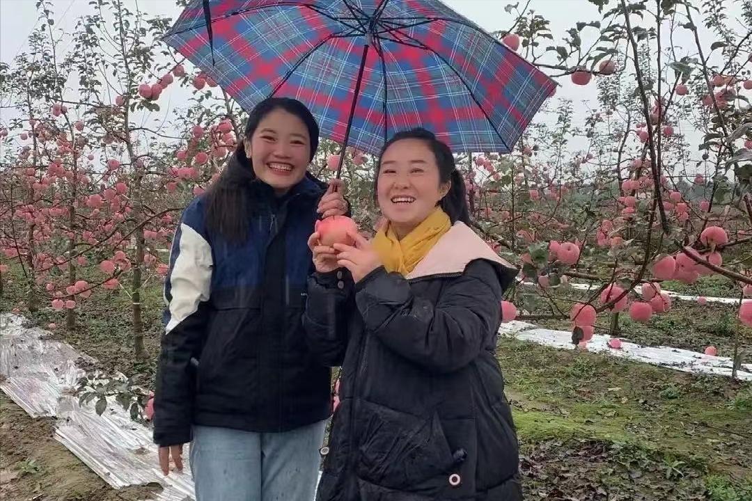 老挝美女嫁大20岁江西大叔,老挝美女嫁四川4年再回老挝