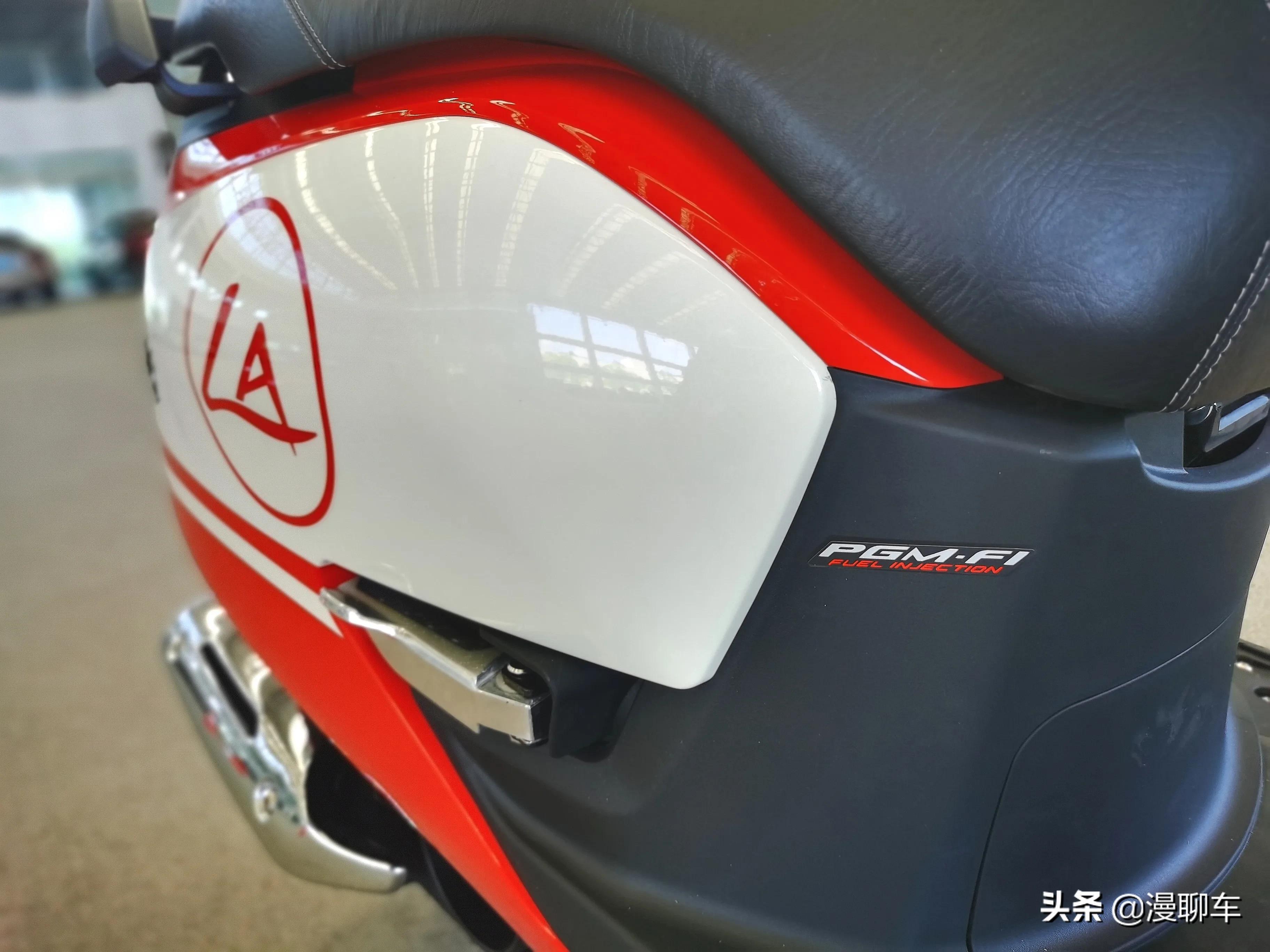 本田复古踏板ns125la介绍,新大洲本田复古踏板ns125落地价