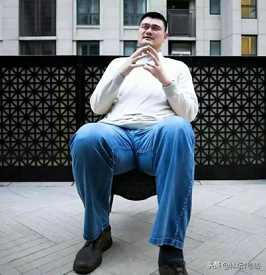 嫁给2米26的巨人姚明是什么感觉,嫁给姚明