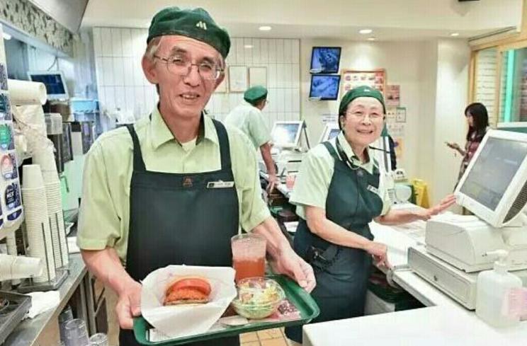 50万日本老人来中国养老不成，日本专家建议：老人全部集体切腹