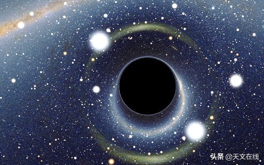 这些云居然可以与黑洞共存，到底是怎样的云？和地球上的一样吗？