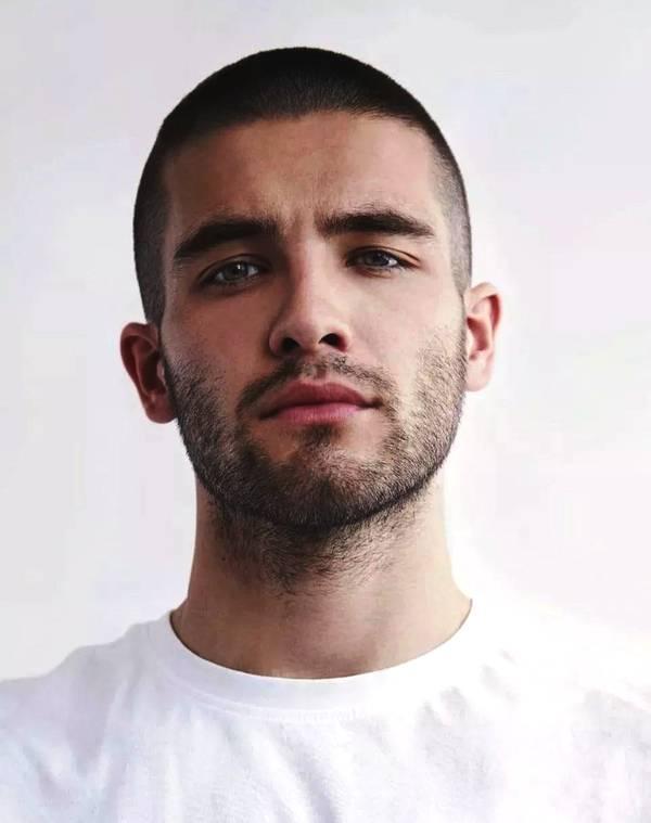 开学好看又简单的发型,男生帅气显高发型