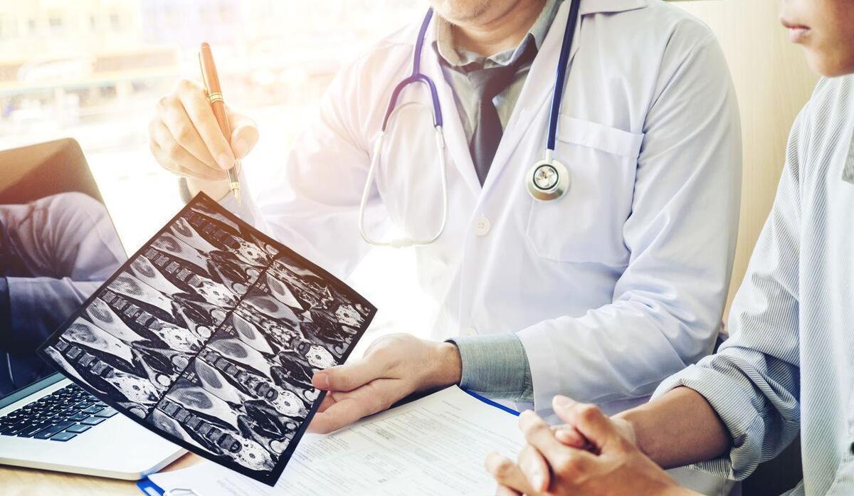 精神科医生和心理咨询师,如果你有问题去找心理医生