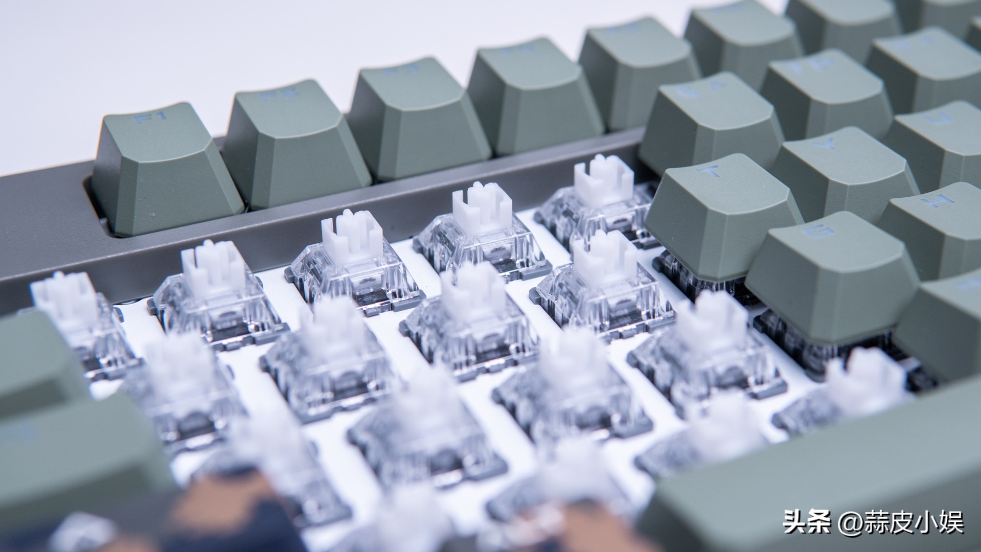 双飞燕键盘t98变速光轴值得买吗,双飞燕t98键盘和y75键盘哪个好