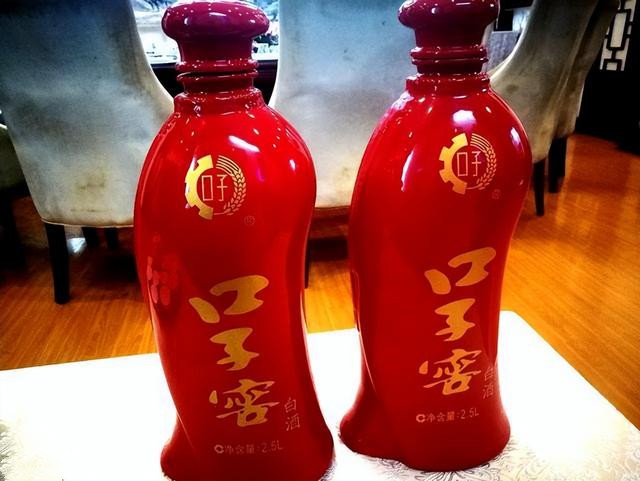 白云边酒和口子窖哪个好喝,口子窖和白云边哪个性价比比较好