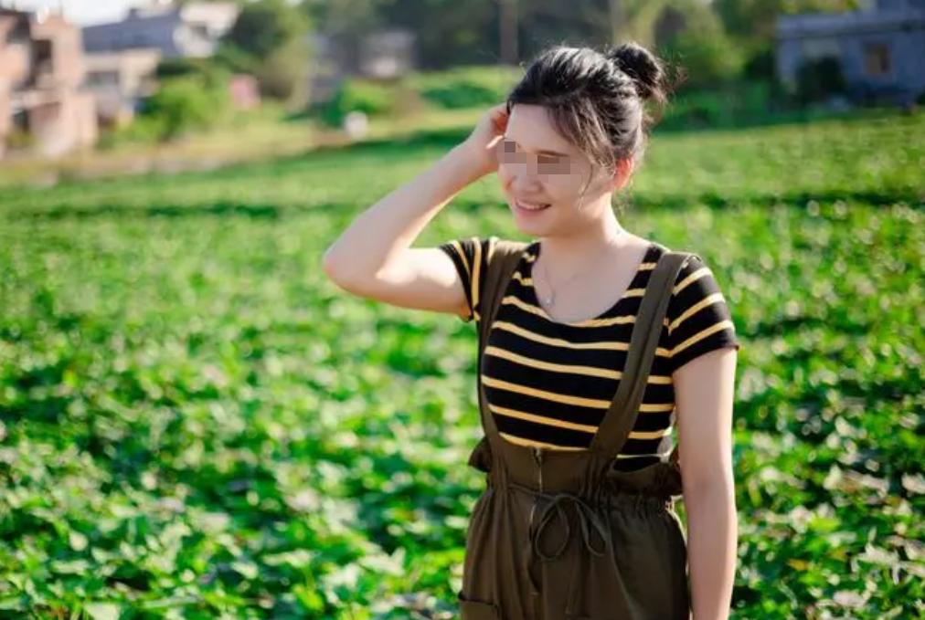 我跳到公公背上，婆婆拍手叫好，老公破口大骂，下一秒却流下泪水