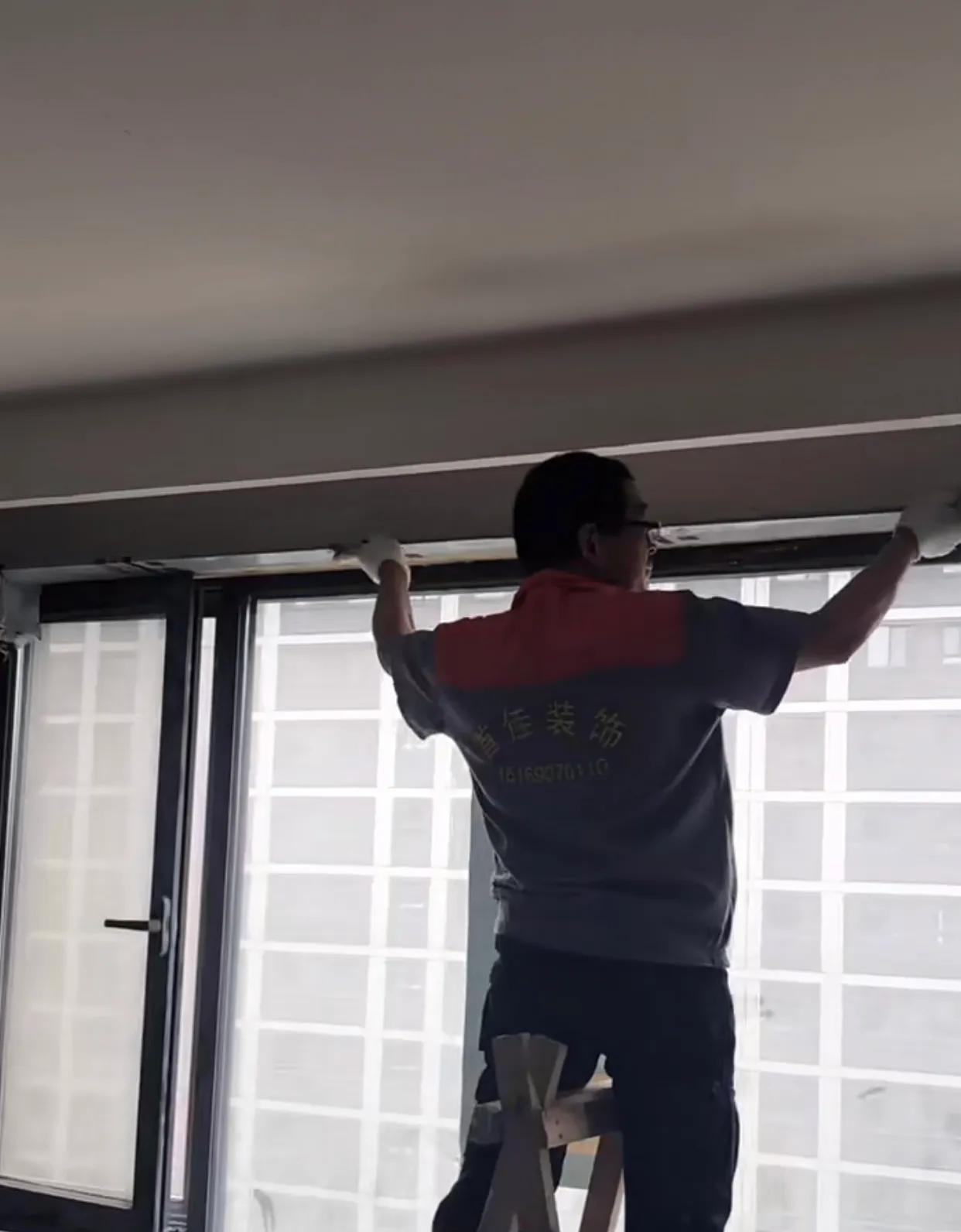 跑了10个工地现场，我终于明白了实木烤漆窗套和不锈钢窗套的区别