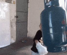 大学女老师上课关投影仪,女老师上课忘记投屏