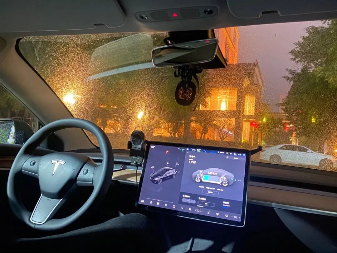 新能源车五一途中充电难,新能源汽车车主充电问题