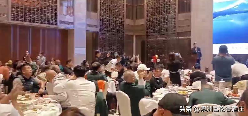 国足晋级12强赛庆功宴,国足庆功狂欢