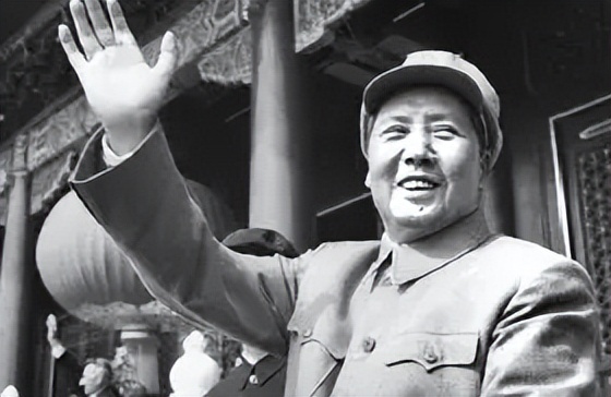 1969年，*先念李**抽雪茄，毛主席试尝后：这烟很好，为何不告诉我？