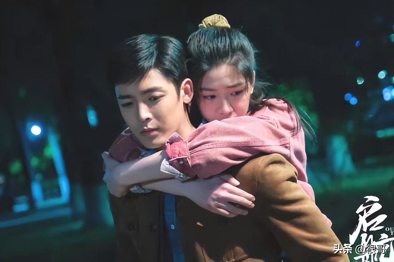 胡同赵露思侯明昊合照,胡同赵露思侯明昊路透