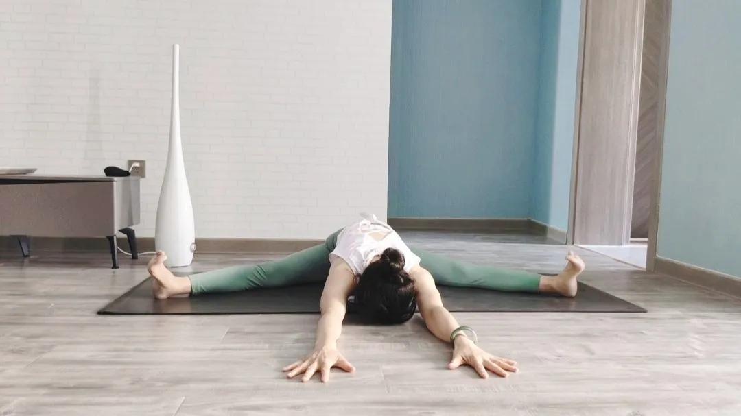 失眠多梦瑜伽动作,失眠睡前瑜伽姿势图解女