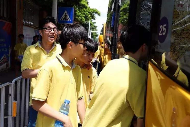 普涨30分以上，1分不只甩掉1操场，中考竞争白热化，补课有用吗？