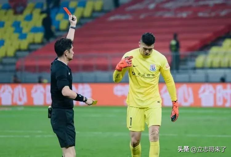 上海申花vs成都蓉城裁判,11张红牌