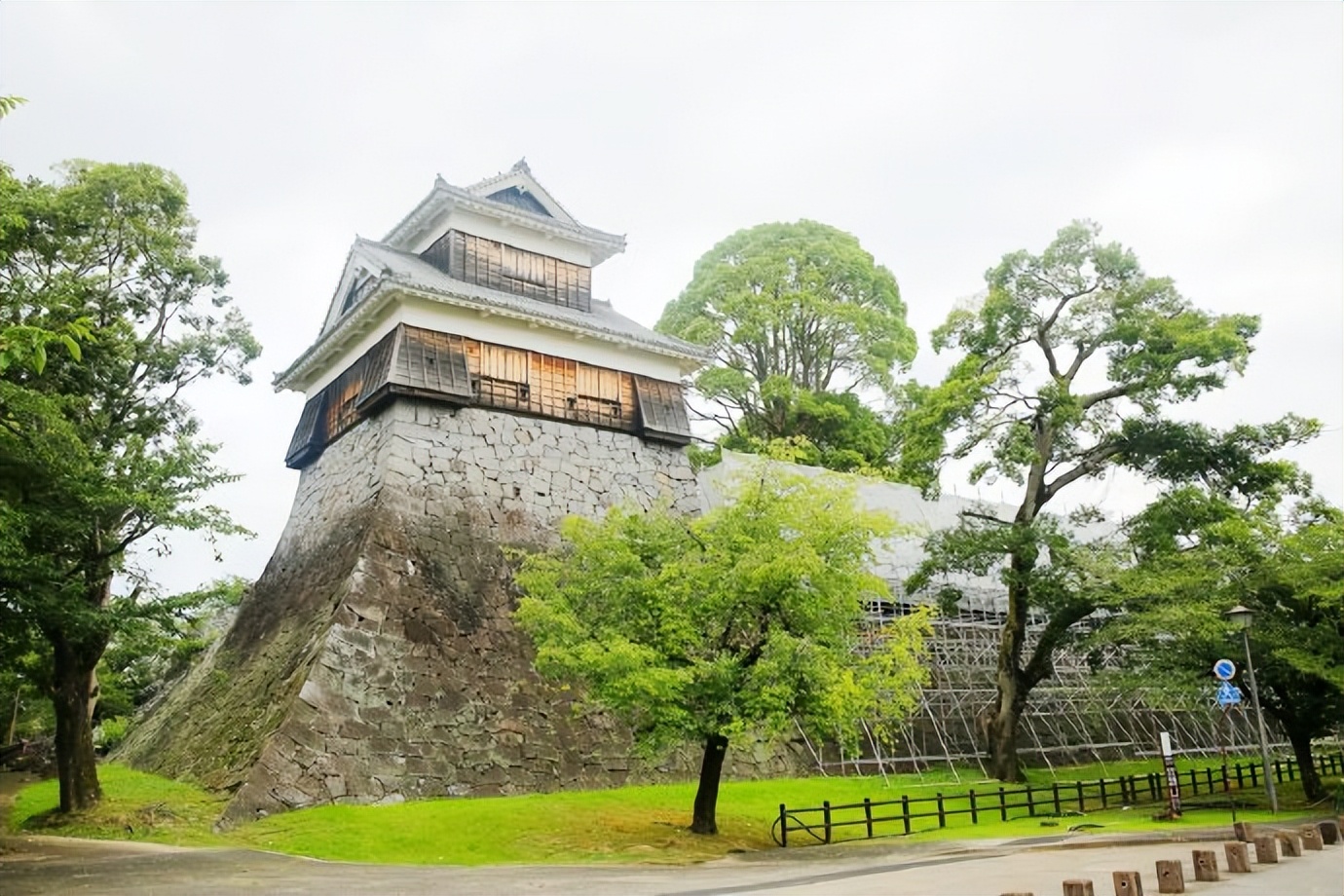 带孙女出去看世界,带着孙女看世界