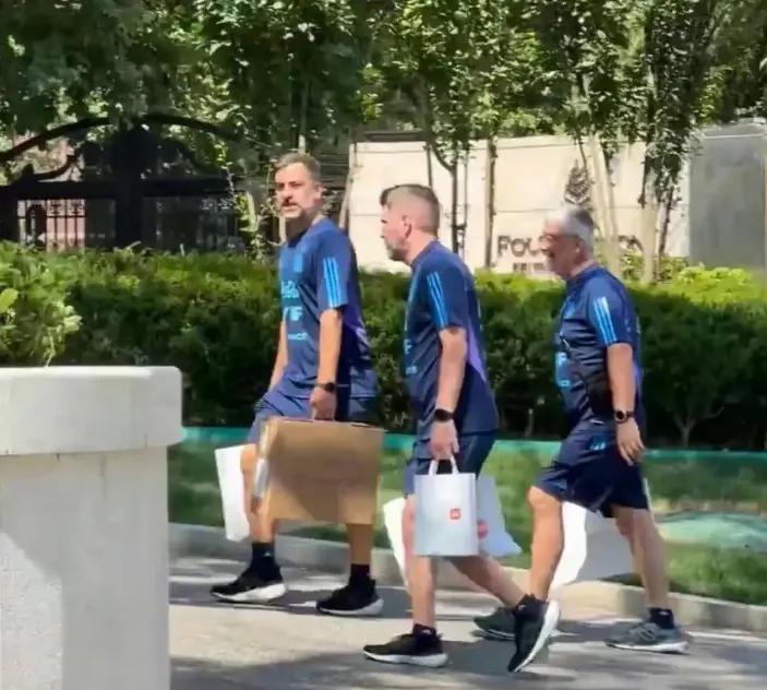 谷歌点名首肯、老外集体尖叫！国产手机出海逆袭，撕碎苹果遮羞布