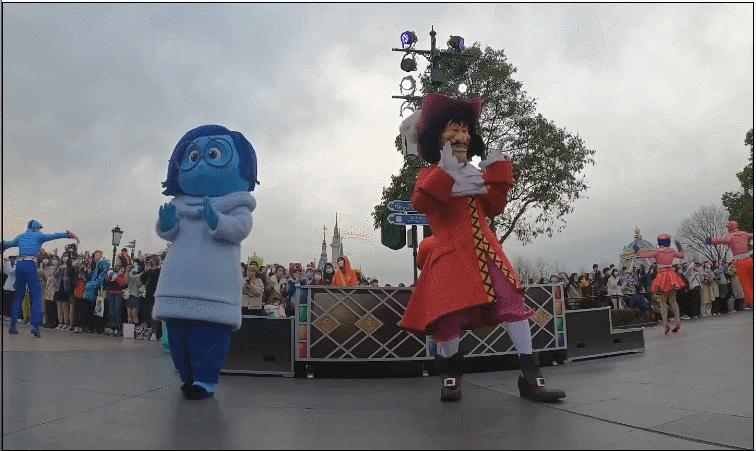 又丧又真诚？迪士尼形象忧忧被迫营业惹人怜，打工人狠狠共情