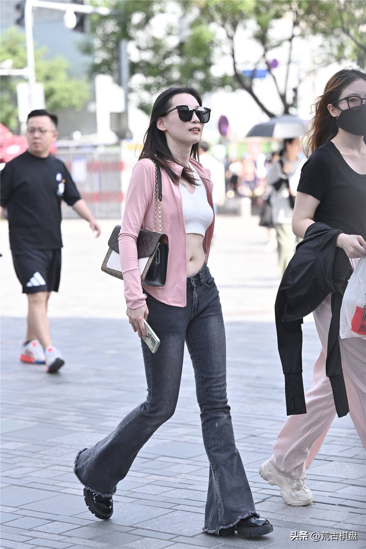 高腰牛仔裤微喇叭裤不显肚子,牛仔裤推荐复古蓝阔腿低腰