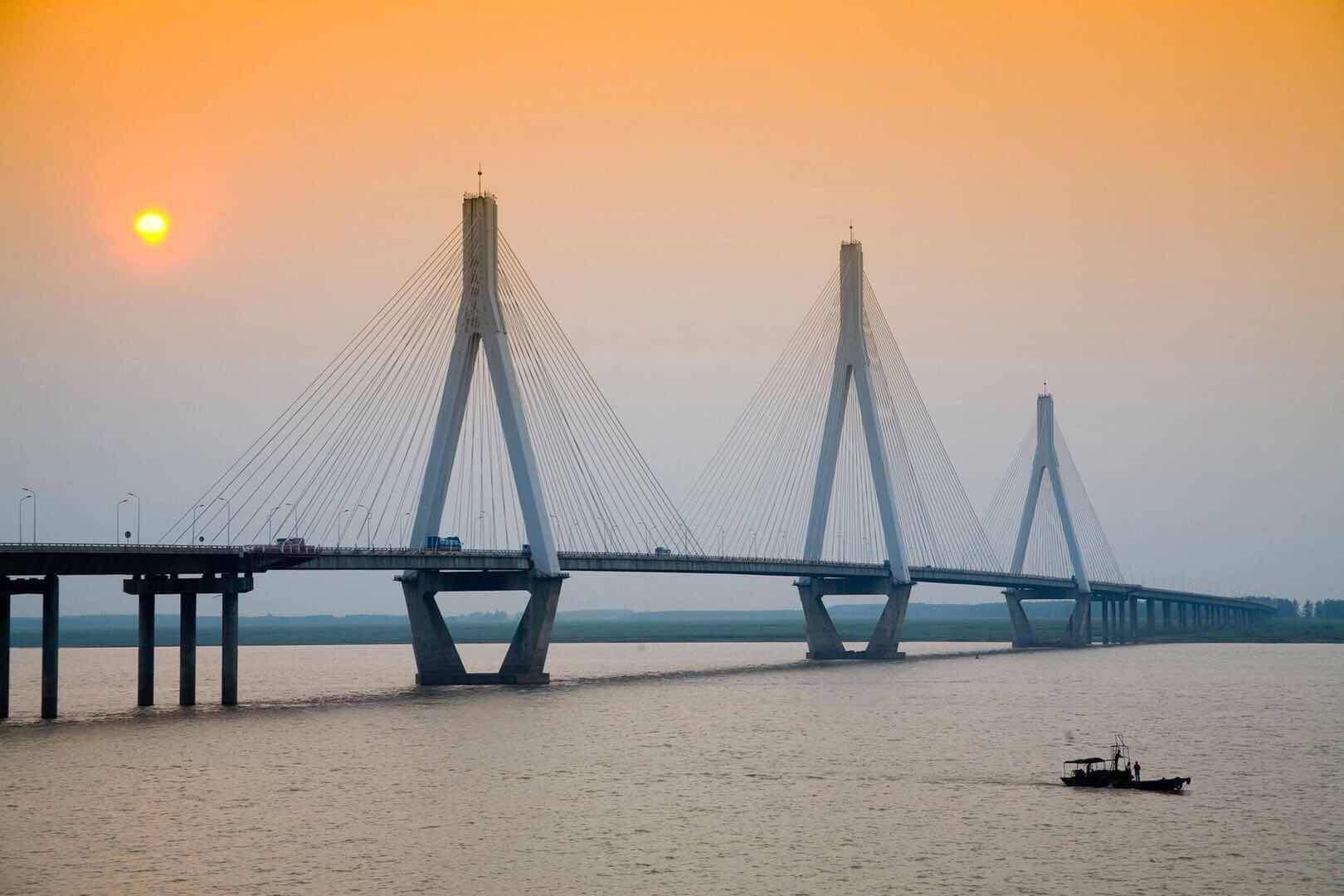 中国跨海跨江跨河桥梁世界第一,中国建的高难度桥梁