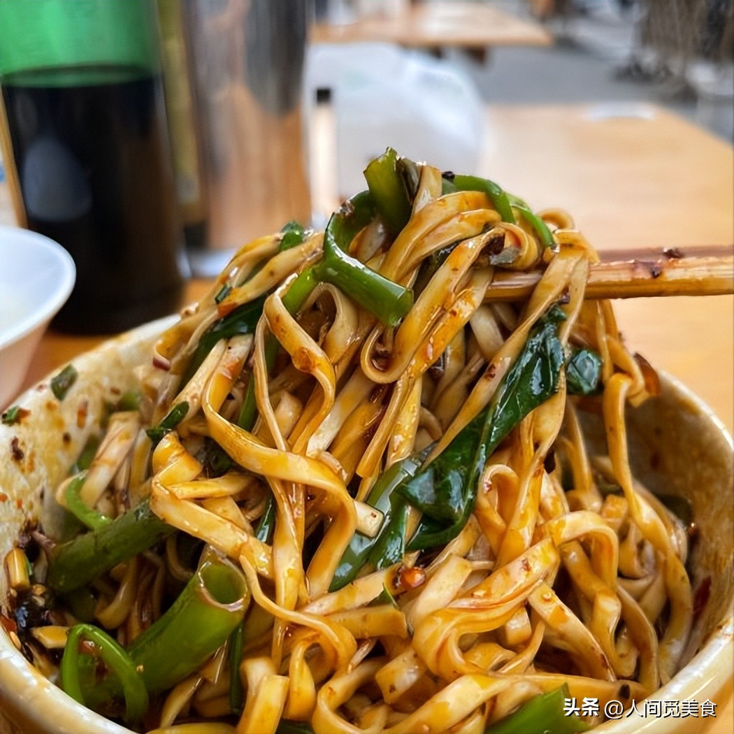 重庆小伙一碗面吃三个小时,重庆小伙一碗面吃了三个多小时