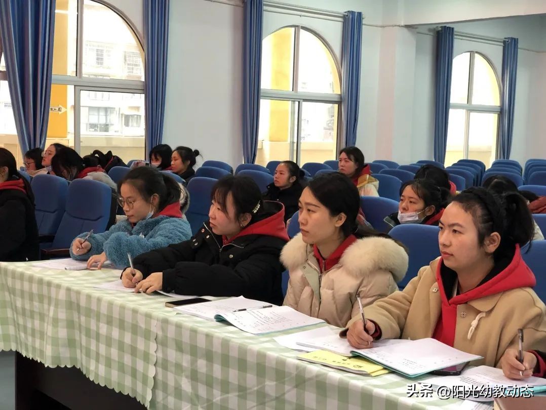 幼儿足球团体游戏3-6岁教案,幼儿园足球游戏教学过程