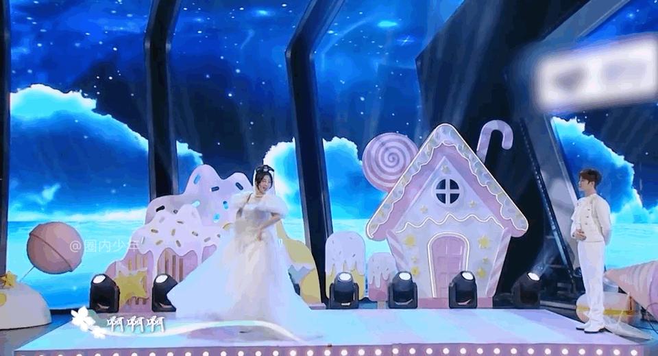 盘点何老师那些年的救场合集,何老师撑起了整个娱乐圈