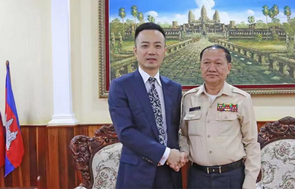 卷走国人数百亿,却在他国被奉为座上宾:这个富豪,什么来头?